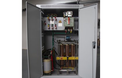 三相大功穩壓器