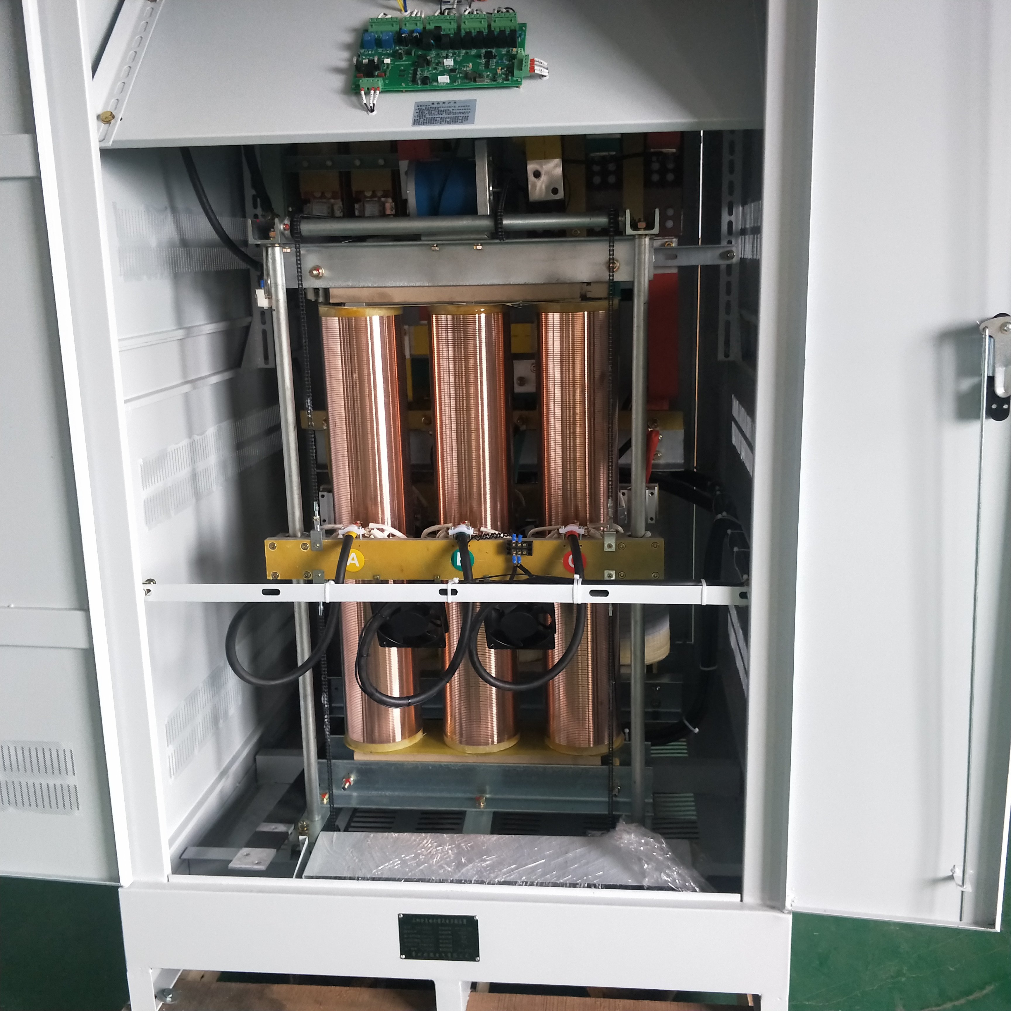 三相交流補償式穩壓器